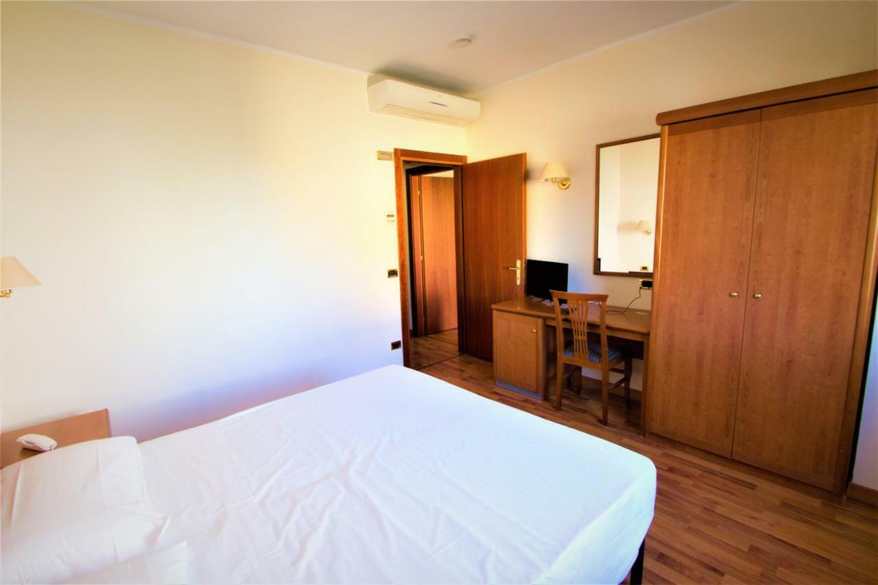 Hotel Santa Lucia Bastia Umbra Exterior foto